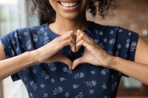 Practicing gratitude means recognizing and valuing the good things in our lives, regardless of their size. Scientific studies have proven that making gratitude a habit can significantly impact our overall well-being. Let's delve into the various benefits of gratitude.